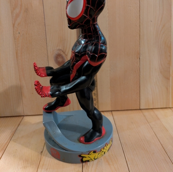 Black and Red Spider-Man Figurine Phone Holder - Picture 6 of 6